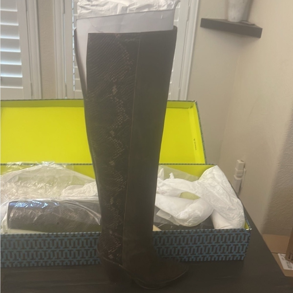 Tory Burch Black and Brown Heeled Boots - Picture 4 of 5
